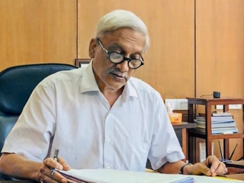 BJP team leaves for Goa to forge political roadmap, will submit finalised options to Amit Shah tomorrow BJP team leaves for Goa to forge political roadmap, will submit finalised options to Amit Shah tomorrow