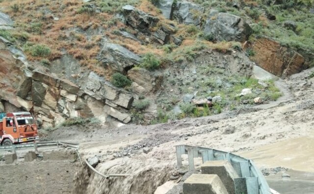 Due to lanslides in Kinnaur district, roads were blocked in Wangtu and Tapti area. According to officials, restoration work is underway. ANI/Twitter Due to lanslides in Kinnaur district, roads were blocked in Wangtu and Tapti area. According to officials, restoration work is underway. ANI/Twitter
