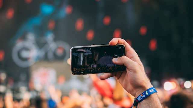 Snapchat will let 20 media houses take user Stories to make news Stories Snapchat will let 20 media houses take user Stories to make news Stories