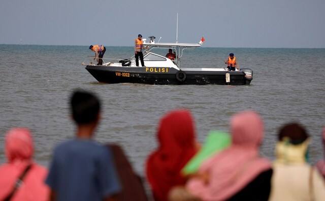 People watch rescue team members heading to the Lion Air flight JT610, sea crash location in the north coast of Karawang regency, West Java province. Reuters People watch rescue team members heading to the Lion Air flight JT610, sea crash location in the north coast of Karawang regency, West Java province. Reuters