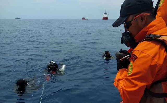 Indonesia’s search and rescue agency confirmed the crash and had said that a tug boat had seen the flight fall into the sea. Twitter/@SAR_NASIONAL Indonesia’s search and rescue agency confirmed the crash and had said that a tug boat had seen the flight fall into the sea. Twitter/@SAR_NASIONAL