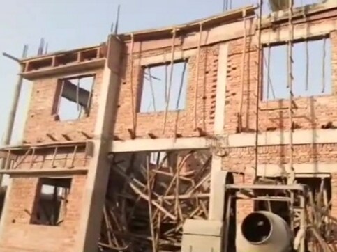 Two labourers killed, several injured in Uttar Pradesh's Shahjahanpur after roof of under-construction building collapses Two labourers killed, several injured in Uttar Pradesh's Shahjahanpur after roof of under-construction building collapses