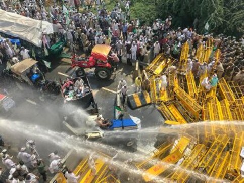 Kisan Kranti Yatra updates: Delhi Police justifies action against farmers, says they used 'minimum required force' Kisan Kranti Yatra updates: Delhi Police justifies action against farmers, says they used 'minimum required force'