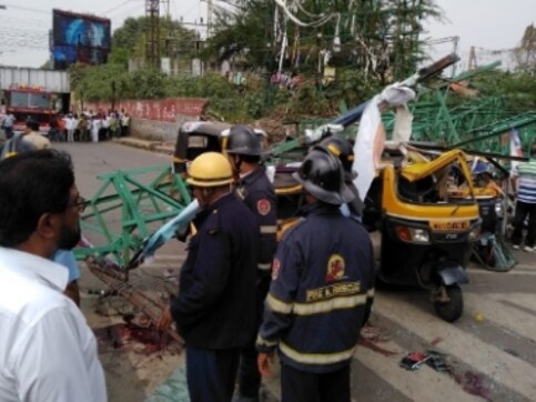 Four killed, several injured in Pune's Shivajinagar after hoarding collapses near railway station Four killed, several injured in Pune's Shivajinagar after hoarding collapses near railway station