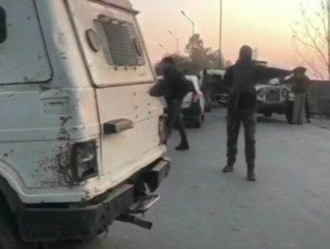 Sopore encounter: Two militants, soldier killed in ongoing gunfight with security forces in Jammu and Kashmir Sopore encounter: Two militants, soldier killed in ongoing gunfight with security forces in Jammu and Kashmir