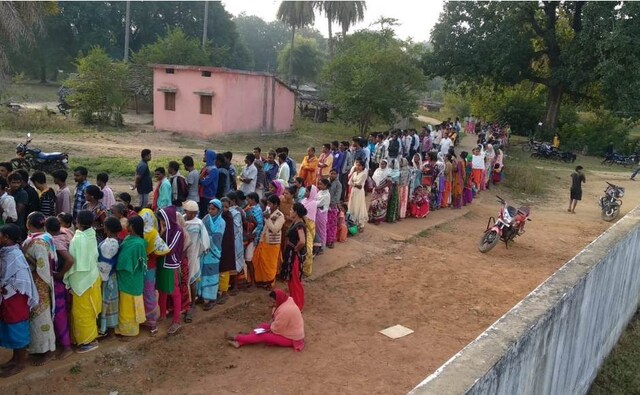 Polling in 10 constituencies — Mohla-Manpur, Antagarh, Bhanupratappur, Kanker, Keshkal, Kondagaon, Narayanpur, Dantewada, Bijapur and Konta —started at 7 am and concluded at 3 pm. Image credit: 101Reporters Polling in 10 constituencies — Mohla-Manpur, Antagarh, Bhanupratappur, Kanker, Keshkal, Kondagaon, Narayanpur, Dantewada, Bijapur and Konta —started at 7 am and concluded at 3 pm. Image credit: 101Reporters