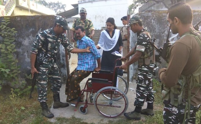 Elderly voters, including some of them aged above 100 years, and persons with disability also came forward to cast their votes. Image credit: Debobrat Ghose Elderly voters, including some of them aged above 100 years, and persons with disability also came forward to cast their votes. Image credit: Debobrat Ghose