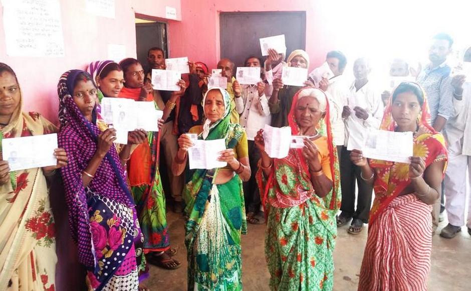 Voters in Naxal affected constituencies also turned up at poll booths to exercise their vote. Borgaon polling booth in the Naxal-infested village in Balaghat saw an encouraging turnout early in the morning. Sourced from Hiten Chauhan/101Reporters Voters in Naxal affected constituencies also turned up at poll booths to exercise their vote. Borgaon polling booth in the Naxal-infested village in Balaghat saw an encouraging turnout early in the morning. Sourced from Hiten Chauhan/101Reporters