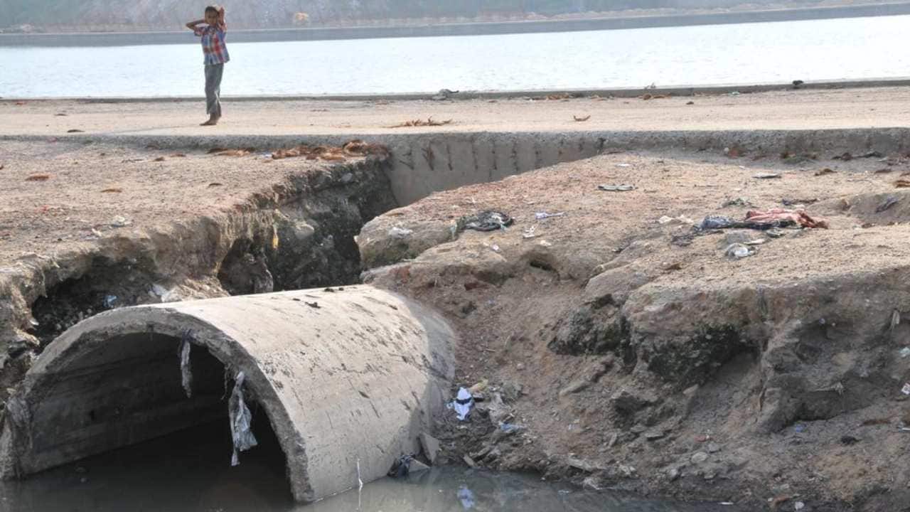 Current piped sewerage systems do not treat sewage but merely move it elsewhere, —often, into the closest open water body. Image courtesy: Meeta Ahlawat