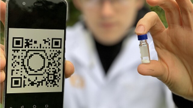 Why store data in flash drives when you could store it as a fine powder? Why store data in flash drives when you could store it as a fine powder?