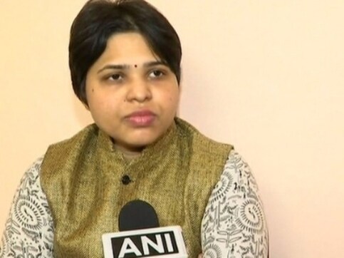 Sabarimala row: Social activist Trupti Desai to visit temple on 17 November amid protests against SC verdict Sabarimala row: Social activist Trupti Desai to visit temple on 17 November amid protests against SC verdict