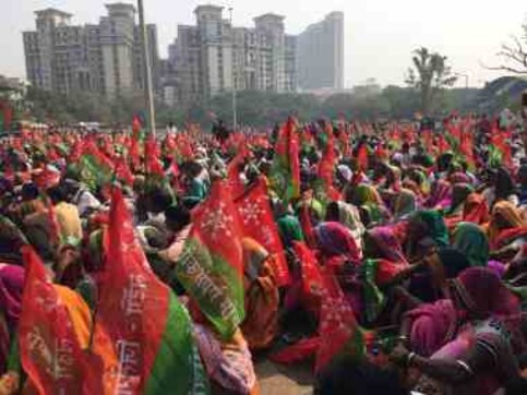 Over 20,000 Maharashtra farmers begin protest march from Thane to Mumbai; demands include drought compensation, loan waiver Over 20,000 Maharashtra farmers begin protest march from Thane to Mumbai; demands include drought compensation, loan waiver