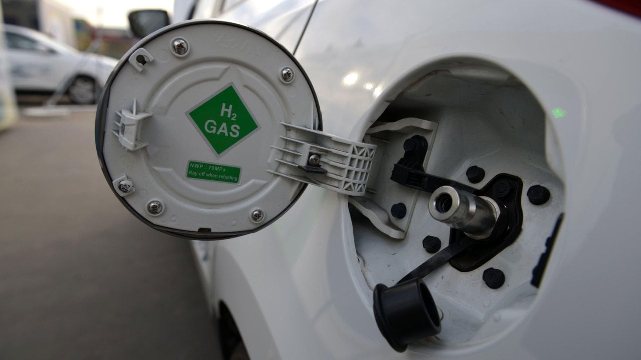  Countries race to develop clean-burning green hydrogen to fuel carbon-neutral future