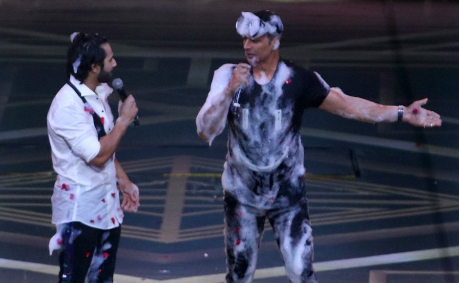 Varun Dhawan and Akshay Kumar. Image courtesy: in.com Varun Dhawan and Akshay Kumar. Image courtesy: in.com