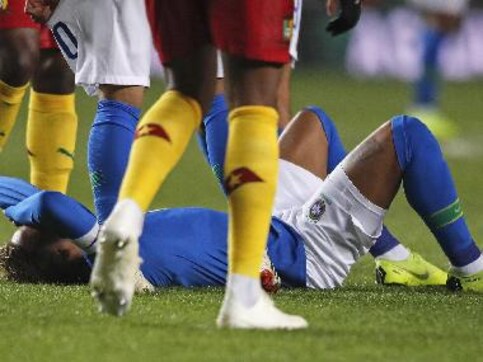 International friendlies: Neymar picks up groin injury in Brazil's narrow victory over Cameroon International friendlies: Neymar picks up groin injury in Brazil's narrow victory over Cameroon
