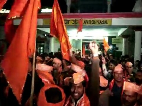 Muslims leave Ayodhya as Shiv Sena, VHP members raise Ram Mandir pitch; authorities claim situation normal Muslims leave Ayodhya as Shiv Sena, VHP members raise Ram Mandir pitch; authorities claim situation normal