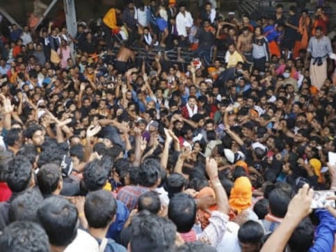 Sangh Parivar takes over control of Sabarimala as over 2,300 cops remain mute spectators during Chithira atta visesham puja Sangh Parivar takes over control of Sabarimala as over 2,300 cops remain mute spectators during Chithira atta visesham puja