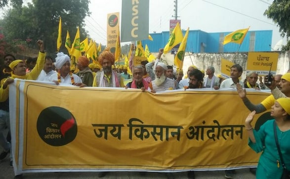 Farmers' protest in Delhi: Cultivators march to Ramlila Maidan to demand special session of Parliament Farmers' protest in Delhi: Cultivators march to Ramlila Maidan to demand special session of Parliament