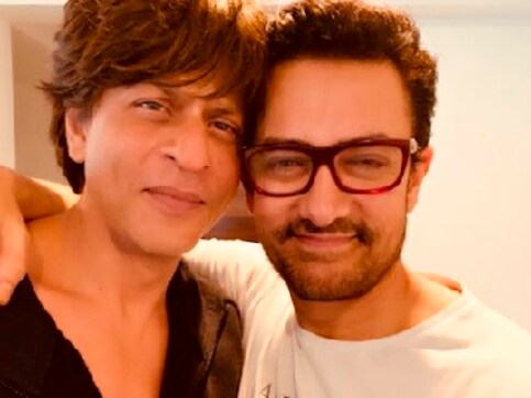 Aamir Khan praises Zero trailer; SRK shares photograph with Thugs of Hindostan actor Aamir Khan praises Zero trailer; SRK shares photograph with Thugs of Hindostan actor