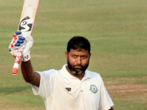 Ranji Trophy 2019-20: Wasim Jaffer's masterful 83, Vidarbha bowlers push Delhi on back-foot on opening day; Manoj Tiwary's ton puts Bengal in command Ranji Trophy 2019-20: Wasim Jaffer's masterful 83, Vidarbha bowlers push Delhi on back-foot on opening day; Manoj Tiwary's ton puts Bengal in command