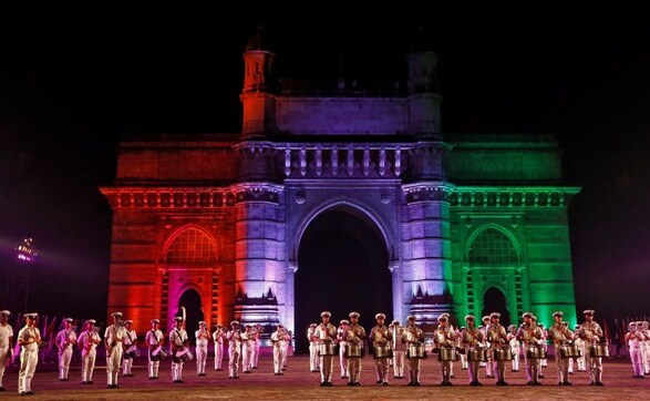 Navy Day 2018 celebrations: Marine commandos display skills at Gateway of India; Sunil Lanba releases book on naval force Navy Day 2018 celebrations: Marine commandos display skills at Gateway of India; Sunil Lanba releases book on naval force
