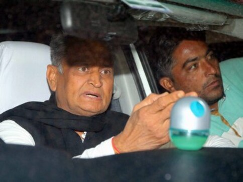 Rahul Gandhi to announce Rajasthan CM tomorrow: Ashok Gehlot emerges top choice, Sachin Pilot asks supporters to be calm Rahul Gandhi to announce Rajasthan CM tomorrow: Ashok Gehlot emerges top choice, Sachin Pilot asks supporters to be calm