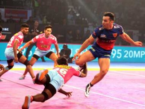 Pro Kabaddi League 2018: Jaipur Pink Panthers stage fine comeback to eke out a tie against Dabang Delhi Pro Kabaddi League 2018: Jaipur Pink Panthers stage fine comeback to eke out a tie against Dabang Delhi