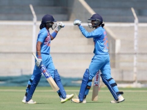 Harmanpreet Kaur, Smriti Mandhana write to CoA urging BCCI to keep Ramesh Powar as India women's team coach Harmanpreet Kaur, Smriti Mandhana write to CoA urging BCCI to keep Ramesh Powar as India women's team coach