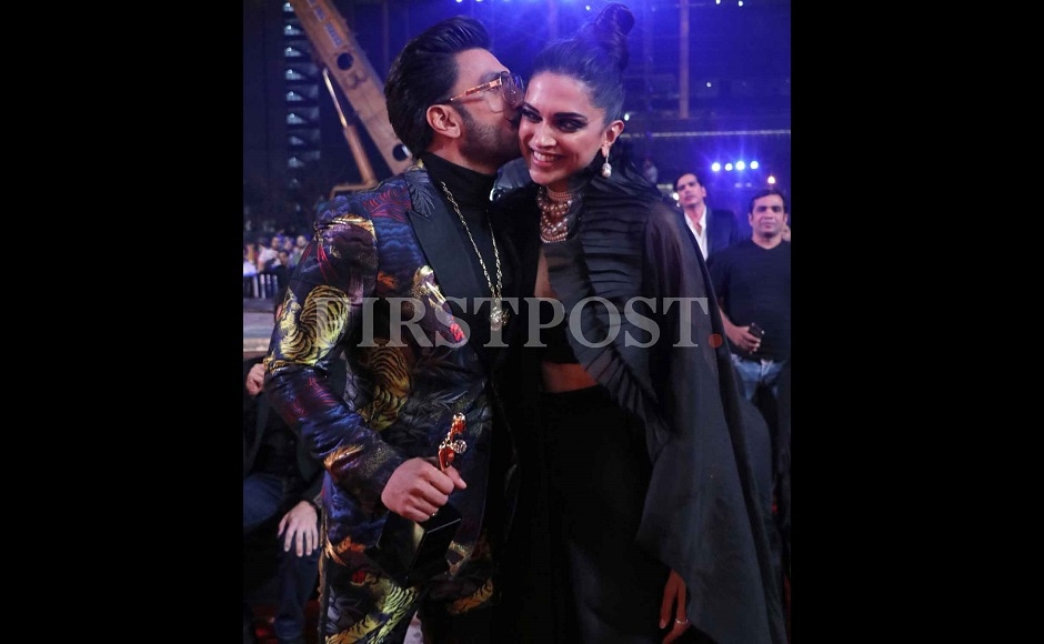 Rekha and Ranveer Singh shake a leg Rekha and Ranveer Singh shake a leg