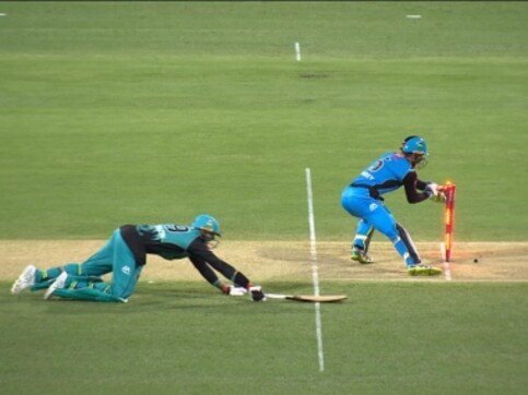 Big Bash League: Adelaide Strikers avert James Pattinson run out controversy after questionable decision by TV umpire Big Bash League: Adelaide Strikers avert James Pattinson run out controversy after questionable decision by TV umpire