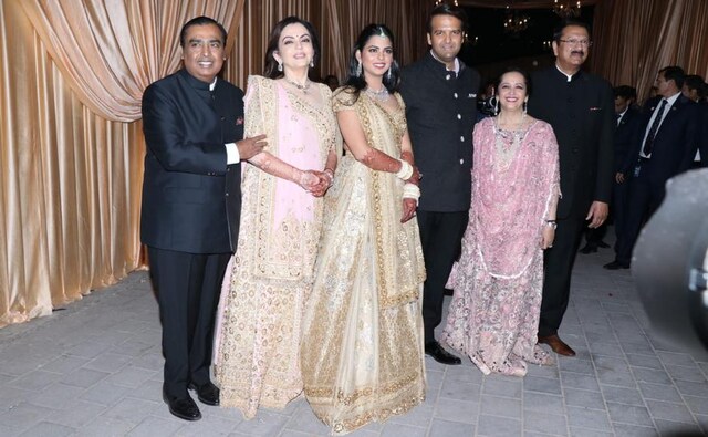 Mukesh Ambani, Nita Ambani and Isha Ambani with Anand Piramal, Swati Piramal and Ajay Piramal. Sachin Gokhale/Firstpost Mukesh Ambani, Nita Ambani and Isha Ambani with Anand Piramal, Swati Piramal and Ajay Piramal. Sachin Gokhale/Firstpost