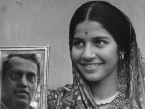 Mrinal Sen's Hindi directorial debut Bhuvan Shome proves how legendary filmmaker made the ordinary look beautiful Mrinal Sen's Hindi directorial debut Bhuvan Shome proves how legendary filmmaker made the ordinary look beautiful