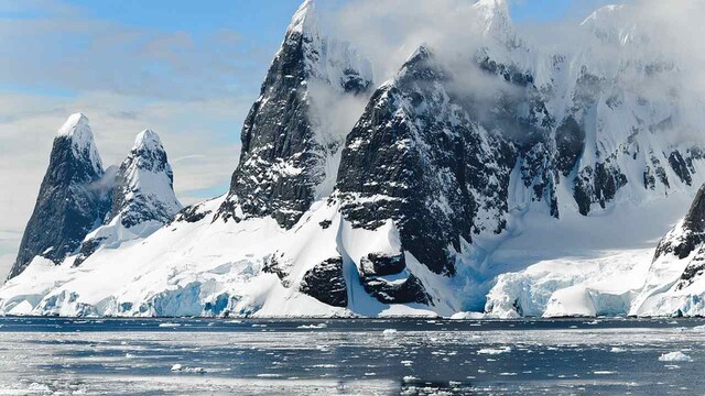 Unexpected warming experienced at unusual times, places in Earth's polar regions Unexpected warming experienced at unusual times, places in Earth's polar regions