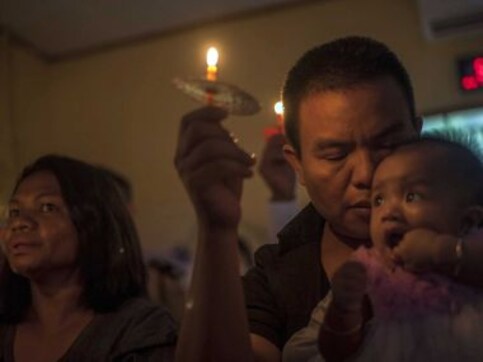 Traumatised by sudden tsunami, that killed 429 in Indonesia, survivors remain jittery; Christmas celebrations replaced by sombre prayers Traumatised by sudden tsunami, that killed 429 in Indonesia, survivors remain jittery; Christmas celebrations replaced by sombre prayers
