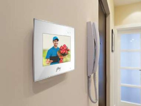 Is your house baby safe? Check the front door! Is your house baby safe? Check the front door!