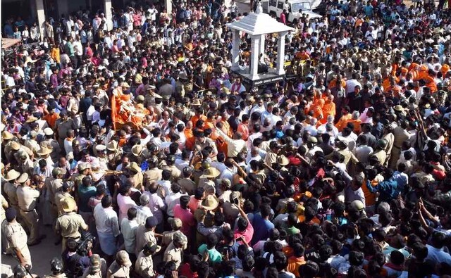 Known as '<em>trivida dasohi'</em> for his triple sacraments among his followers, the <em>swamiji</em>, who passed away on Monday, was buried in a sitting posture at the Samadhi with cakes of <em>viboothi</em> (sacred ash), salt, sand, bilva leaves (Aegle marmelos) and <em>rudrakshi</em>, among other things. PTI Known as '<em>trivida dasohi'</em> for his triple sacraments among his followers, the <em>swamiji</em>, who passed away on Monday, was buried in a sitting posture at the Samadhi with cakes of <em>viboothi</em> (sacred ash), salt, sand, bilva leaves (Aegle marmelos) and <em>rudrakshi</em>, among other things. PTI