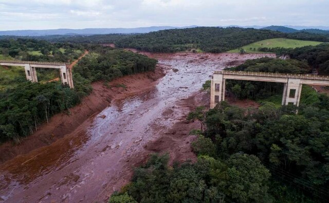 A bridge also collapsed due to flooding triggered by the dam collapse near Brumadinho in Brazil. AP A bridge also collapsed due to flooding triggered by the dam collapse near Brumadinho in Brazil. AP