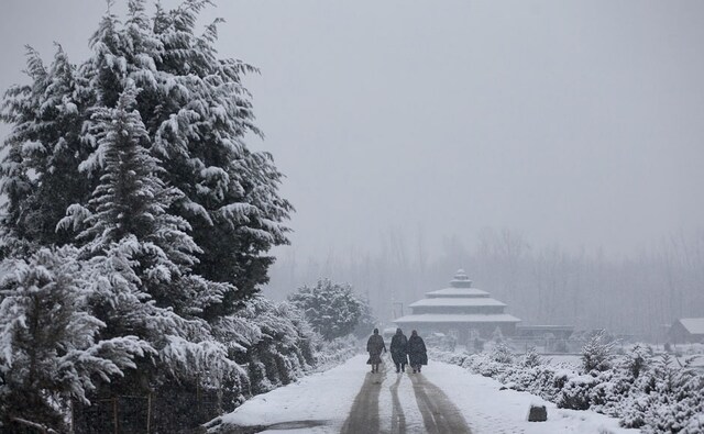 A snow clearance operation was on Wednesday held to restore the 270-km Jammu-Srinagar National Highway which remained closed since Monday due to heavy snowfall. Seen here is a photo of the state capital Srinagar. AP A snow clearance operation was on Wednesday held to restore the 270-km Jammu-Srinagar National Highway which remained closed since Monday due to heavy snowfall. Seen here is a photo of the state capital Srinagar. AP