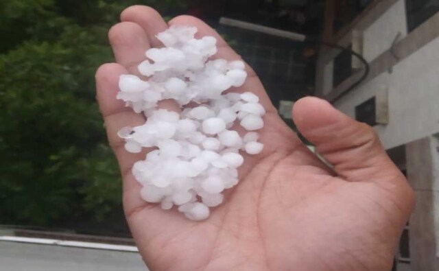 As the temperature grew colder, hailstorms in the morning surprised many as cold wave conditions have gripped the whole of northern India. Twitter/@HimanK17Gupta As the temperature grew colder, hailstorms in the morning surprised many as cold wave conditions have gripped the whole of northern India. Twitter/@HimanK17Gupta