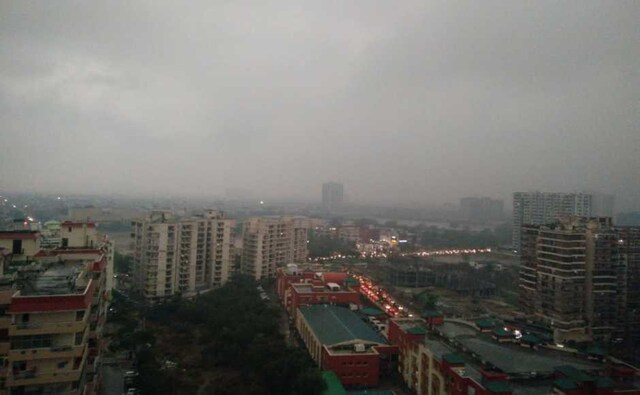 The Met office had predicted light rain for Tuesday but most of the city was unprepared for the darkening skies and pelting rain since morning. Twitter/ParamShobhit The Met office had predicted light rain for Tuesday but most of the city was unprepared for the darkening skies and pelting rain since morning. Twitter/ParamShobhit
