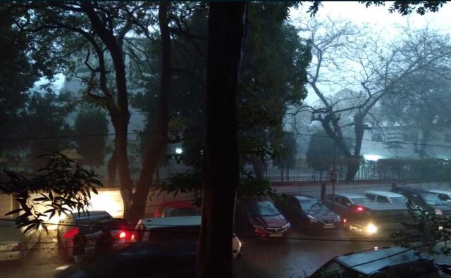 On Monday, the city witnessed light rains, a day after recording one of the warmest January days in years. Twitter/@TempestJune On Monday, the city witnessed light rains, a day after recording one of the warmest January days in years. Twitter/@TempestJune