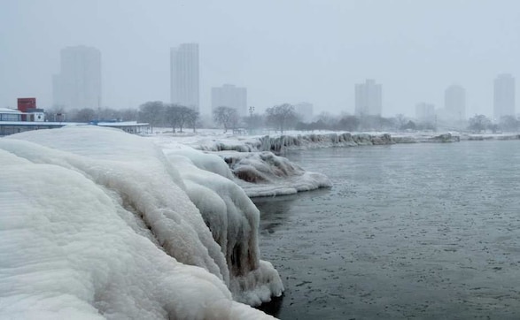 Polar vortex freezes US Midwest; schools, postal services shut down as authorities struggle to provide shelter to homeless Polar vortex freezes US Midwest; schools, postal services shut down as authorities struggle to provide shelter to homeless