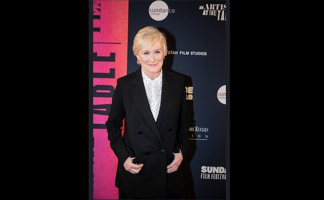 Glenn Close dons a trenchcoat over a white T-shirt for the Sundance Red carpet. Source: Twitter: OnTheRedCarpet Glenn Close dons a trenchcoat over a white T-shirt for the Sundance Red carpet. Source: Twitter: OnTheRedCarpet