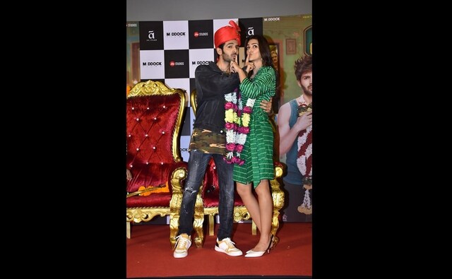 Kriti Sanon who was last seen in <em>Bareilly Ki Barfi</em> wore a green dress with long dangling earrings during the trailer launch of Luka Chuppi. Kriti Sanon who was last seen in <em>Bareilly Ki Barfi</em> wore a green dress with long dangling earrings during the trailer launch of Luka Chuppi.