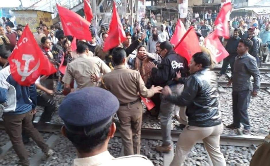 In West Bengal, tensions ran high after TMC workers prevented Left-wing trade unions from enforcing the shutdown. Image credit: 101Reporters In West Bengal, tensions ran high after TMC workers prevented Left-wing trade unions from enforcing the shutdown. Image credit: 101Reporters