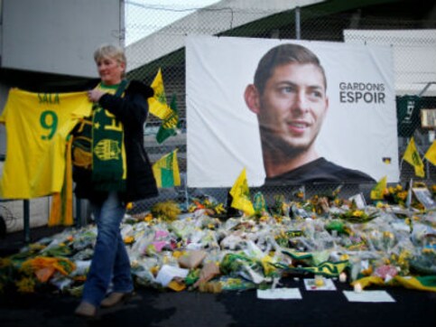 Ligue 1: Nantes pay emotional tribute to 'warrior' Emiliano Sala during draw against Saint-Etienne at Stade de la Beaujoire Ligue 1: Nantes pay emotional tribute to 'warrior' Emiliano Sala during draw against Saint-Etienne at Stade de la Beaujoire