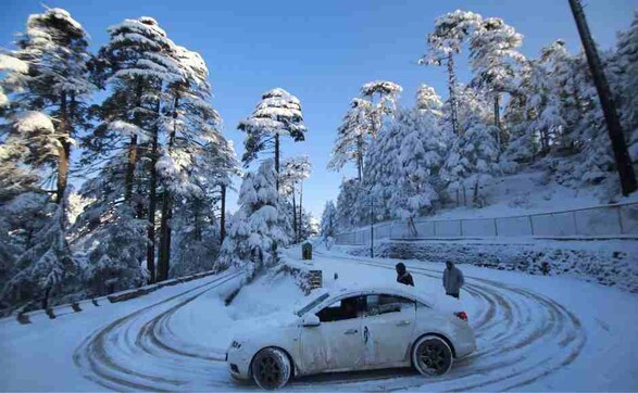 Cold wave intensifies in several parts of North India, snow-laden roads in Patnitop, Pir Panjal mountain range receives heavy snowfall Cold wave intensifies in several parts of North India, snow-laden roads in Patnitop, Pir Panjal mountain range receives heavy snowfall