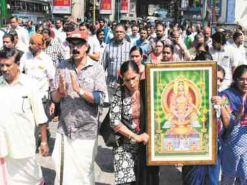 Sabarimala: Two women forced to turn back feel ‘cheated’ as Kerala Police fails to provide security from protesters Sabarimala: Two women forced to turn back feel ‘cheated’ as Kerala Police fails to provide security from protesters