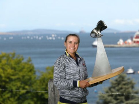 Hobart International: American Sofia Kenin clinches first WTA title with straight-sets win over Anna Karolina Schmiedlova Hobart International: American Sofia Kenin clinches first WTA title with straight-sets win over Anna Karolina Schmiedlova