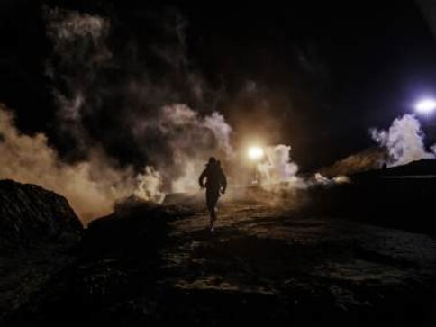 US fires tear gas across Mexico border to stop 150 migrants trying to breach fence in Tijunana; 25 travellers detained US fires tear gas across Mexico border to stop 150 migrants trying to breach fence in Tijunana; 25 travellers detained
